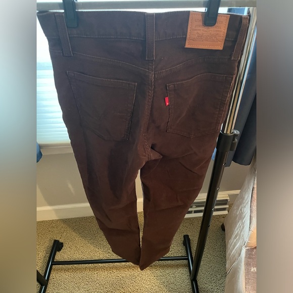 Levi’s Brown Wedgie Straight Corduroy Pants; Size 25 - Picture 2 of 4